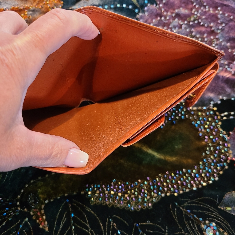 EPI Louis Vuitton Wallet - Picture 7 of 11
